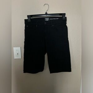 Levi’s modern skinny shorts. 10/30